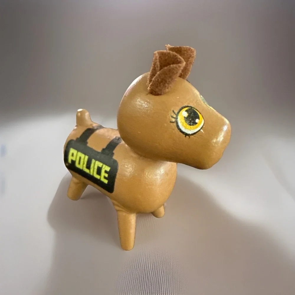 Lot -4 Mini Toy Figurines Barbie Pet Littlest‎ Pet Shop Police Horse Mini Poodle